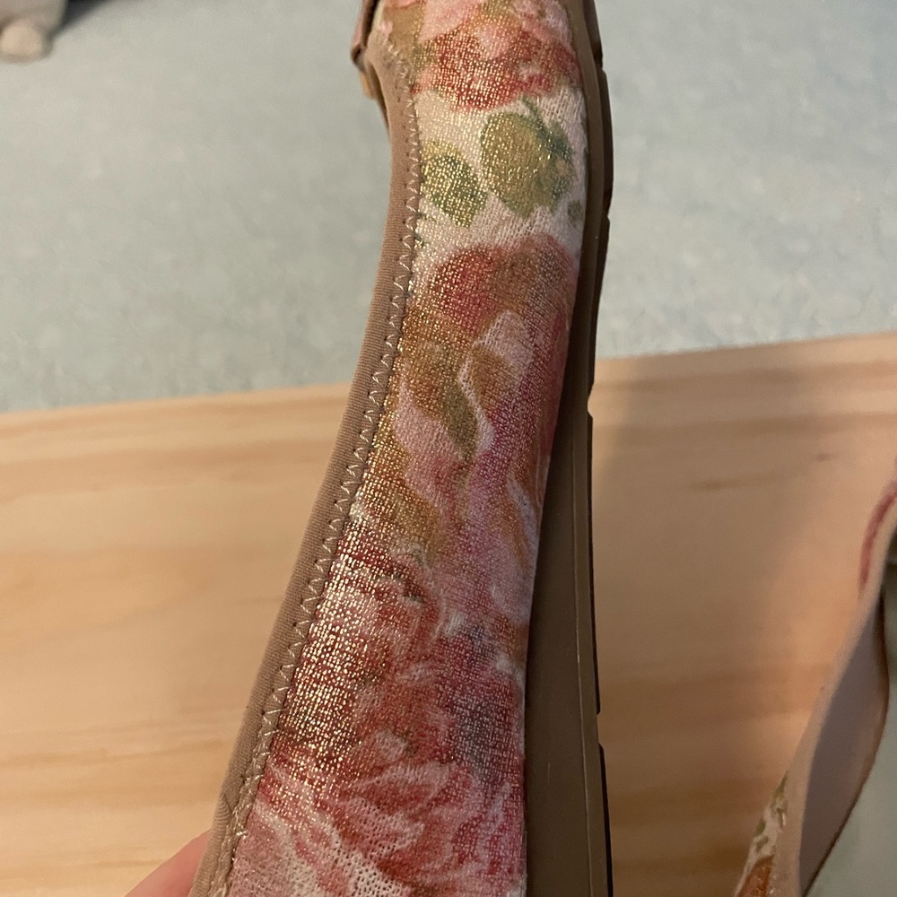 Super cute pink, Anne Klein flats - Picture 3 of 5